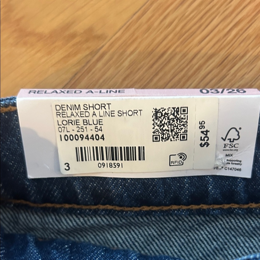 Garage Women's Dark Blue Denim Jean Shorts NEW WITH TAGS size 03/26 - Picture 3 of 4